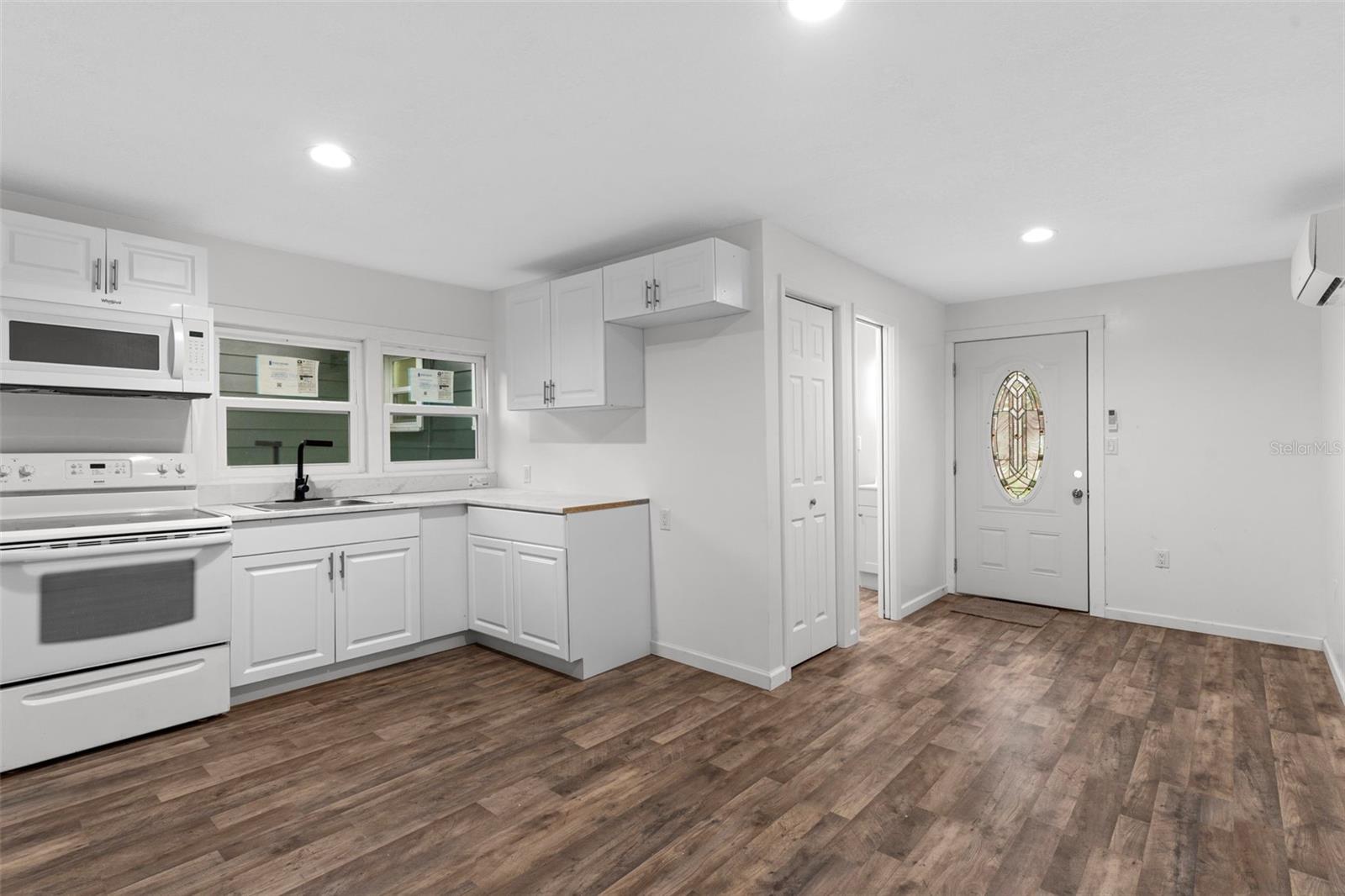 Image 15 of 17 For 1160 Edgewood Drive