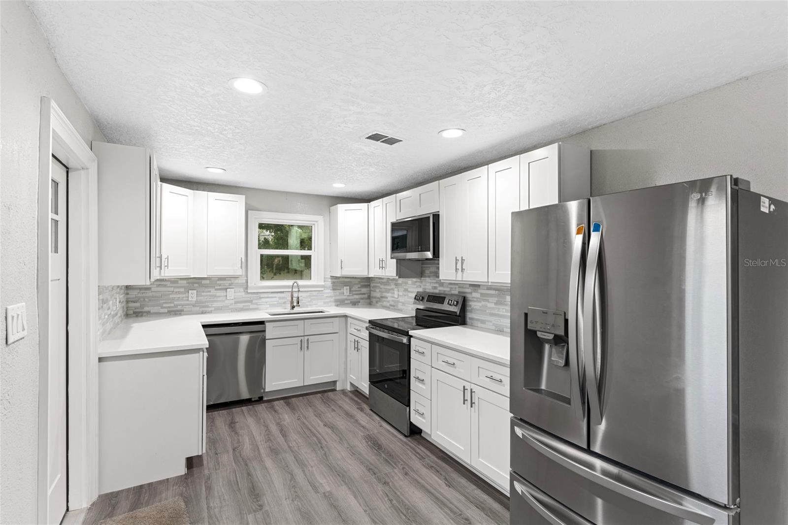 Image 4 of 17 For 1160 Edgewood Drive