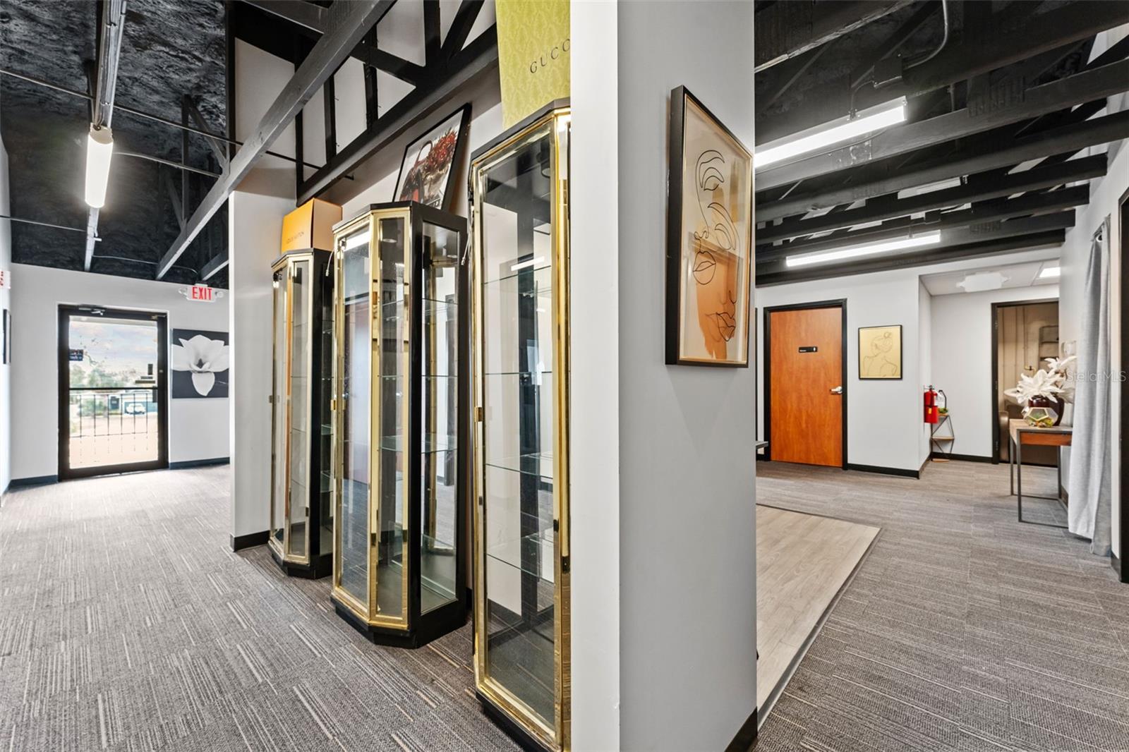 Listing photo id 15 for 3007 Cypress Street