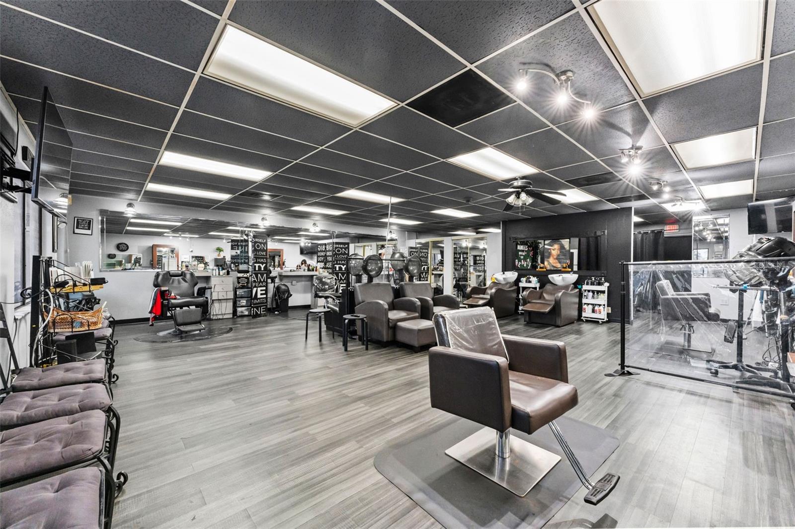 Listing photo id 17 for 3007 Cypress Street