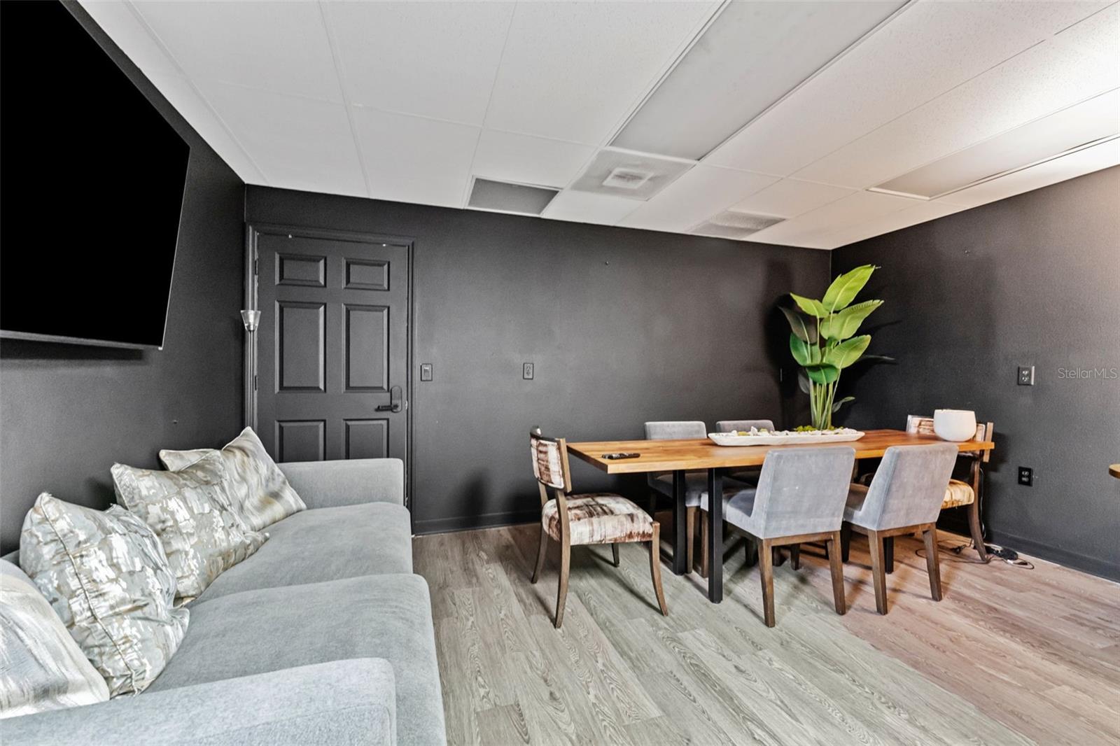 Listing photo id 26 for 3007 Cypress Street