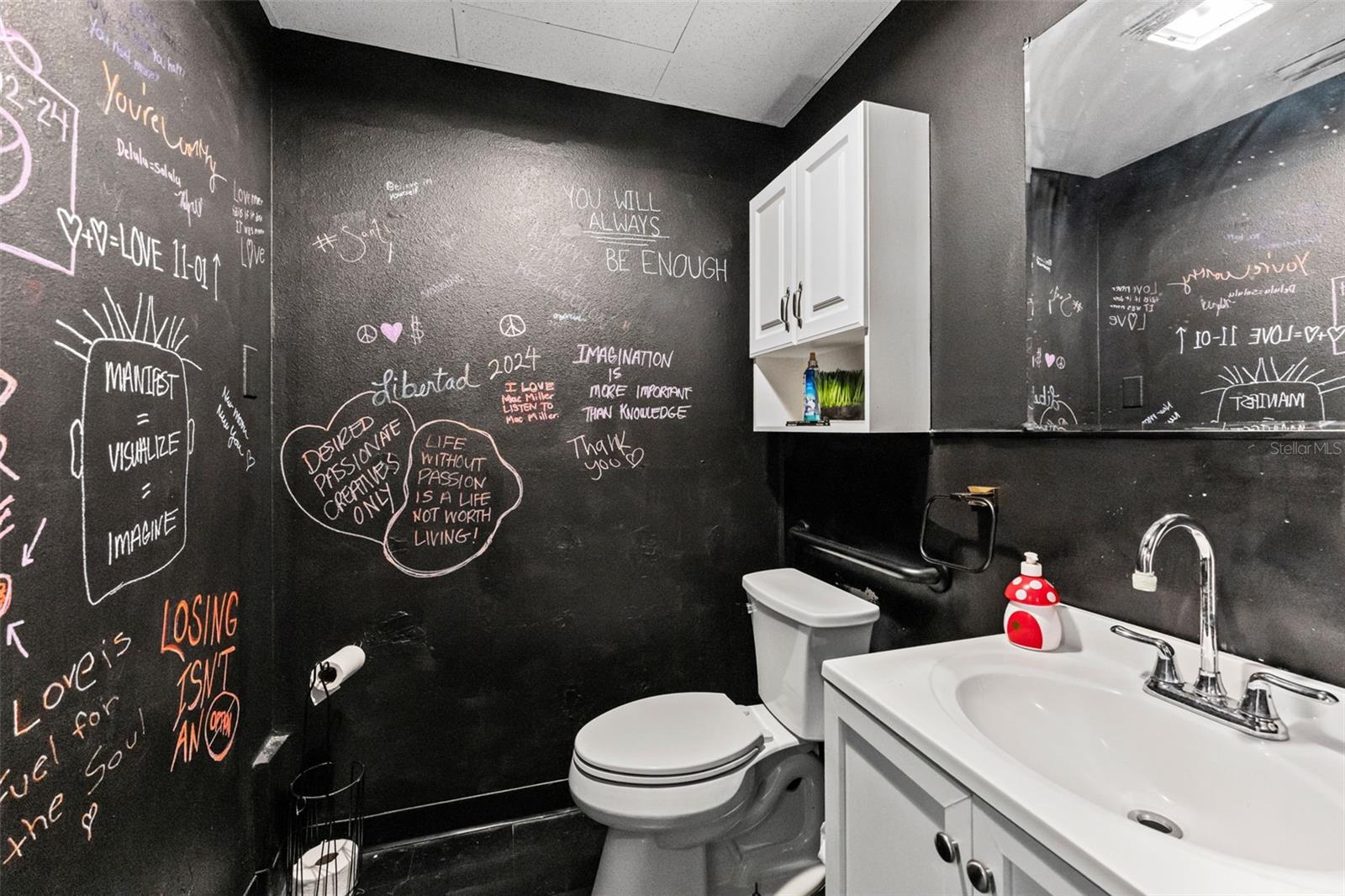 Listing photo id 29 for 3007 Cypress Street