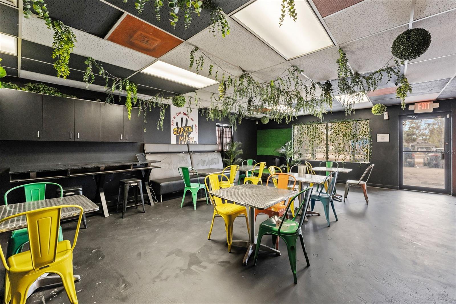 Listing photo id 32 for 3007 Cypress Street