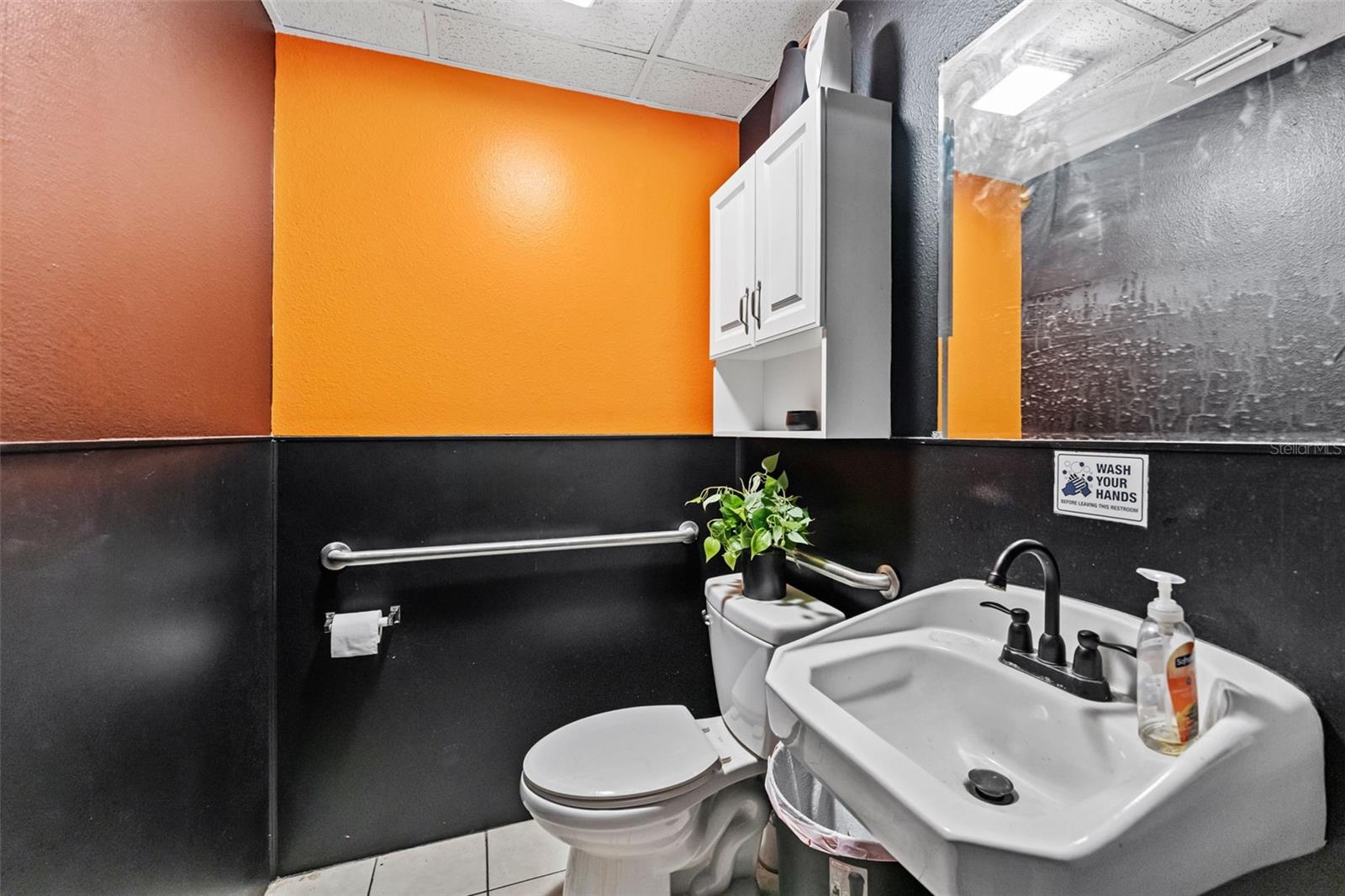 Listing photo id 35 for 3007 Cypress Street