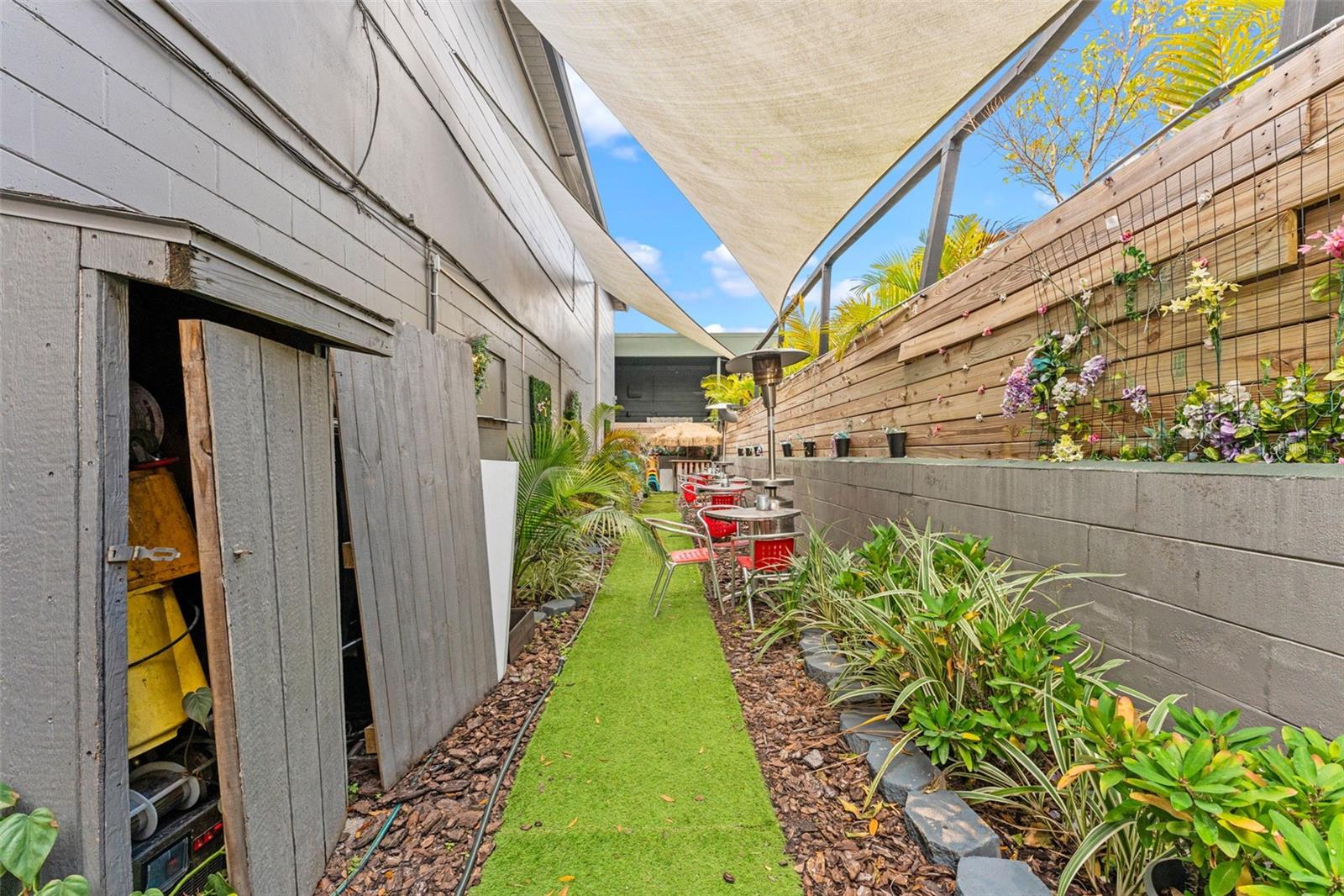 Listing photo id 37 for 3007 Cypress Street