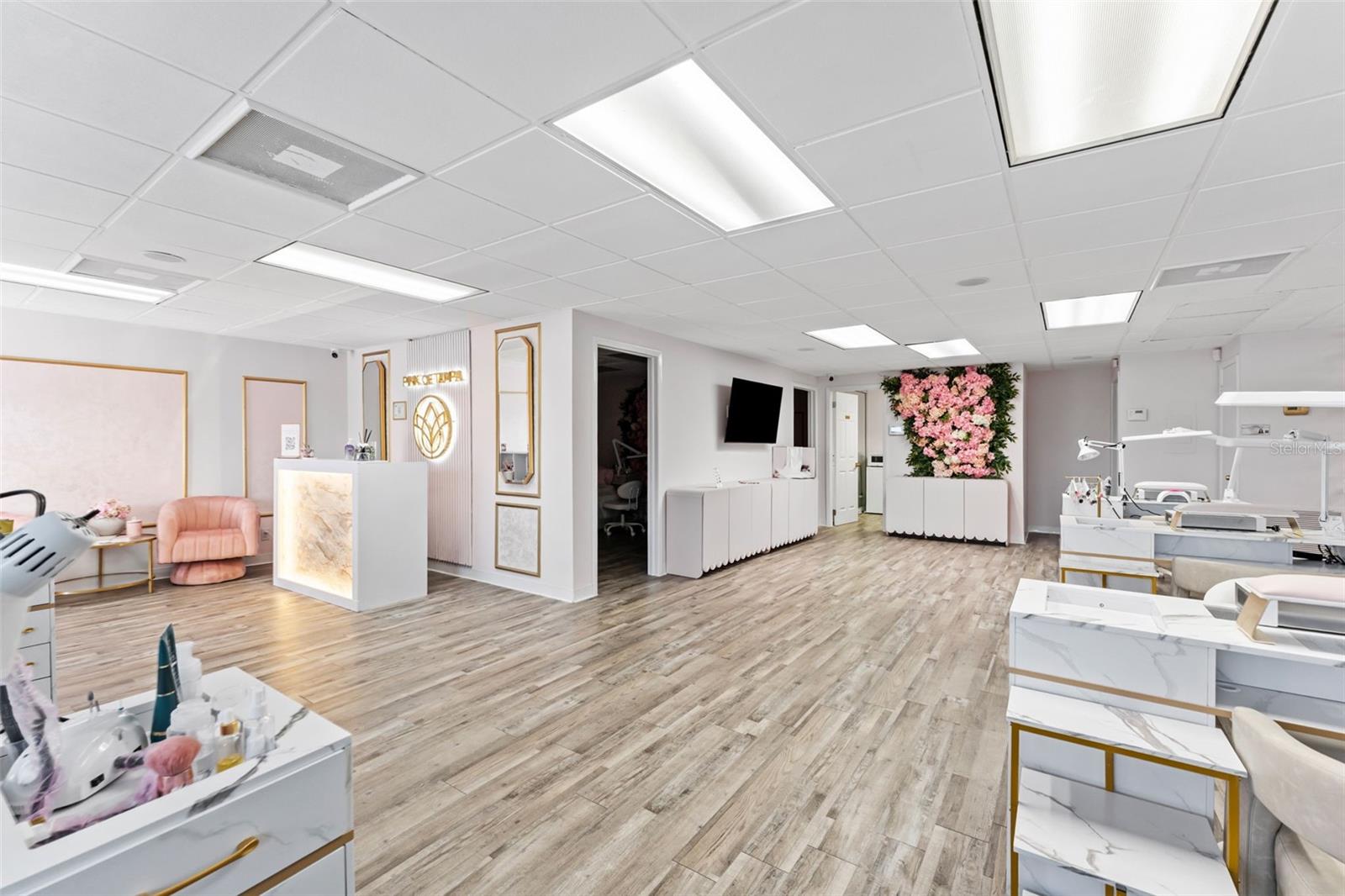 Listing photo id 5 for 3007 Cypress Street