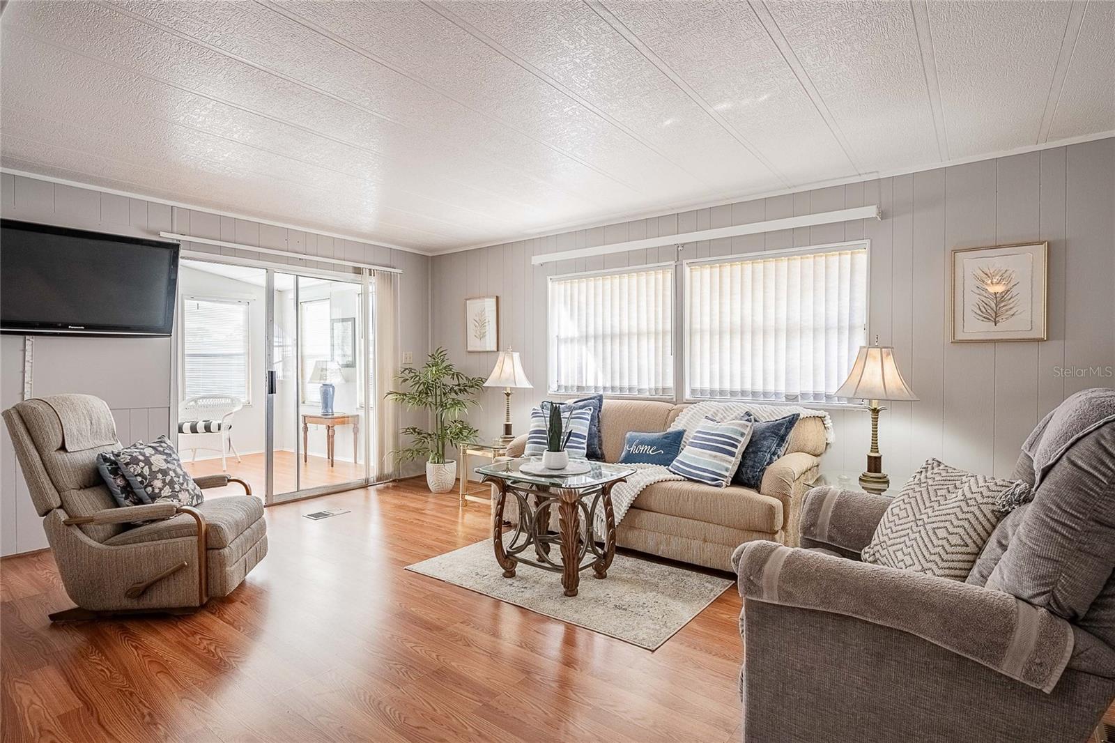 Image 18 of 52 For 5341 Powhattan Street