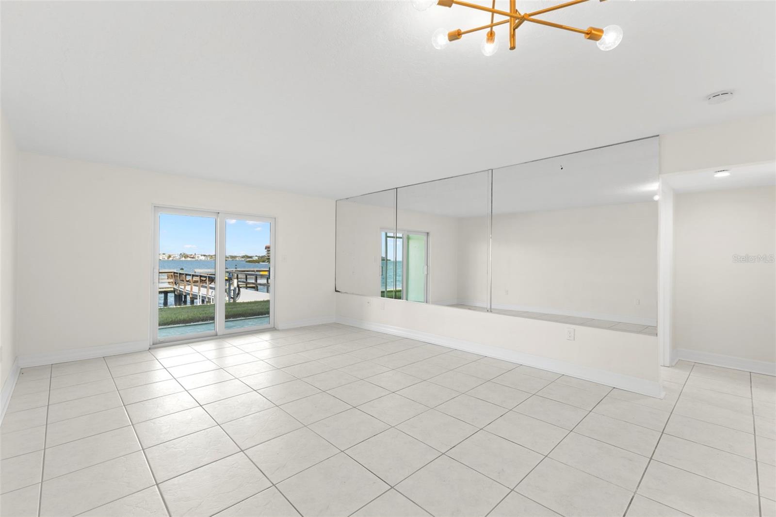 Image 14 of 36 For 464 Paula Drive 118