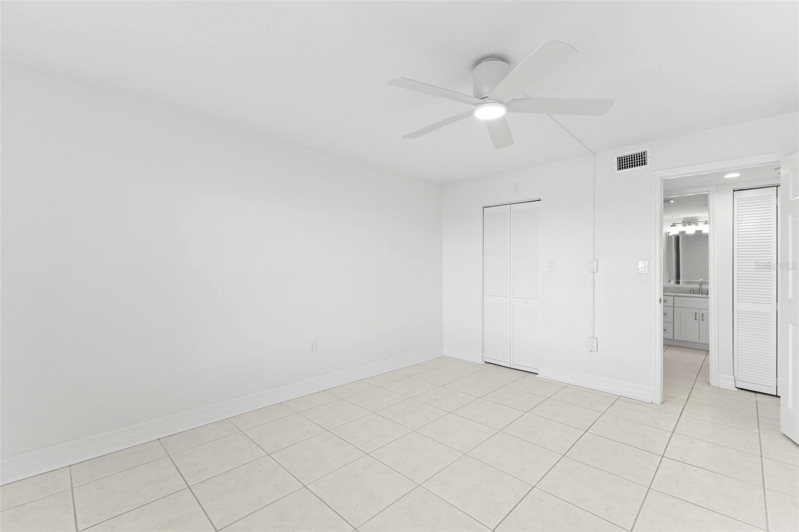 Image 22 of 36 For 464 Paula Drive 118