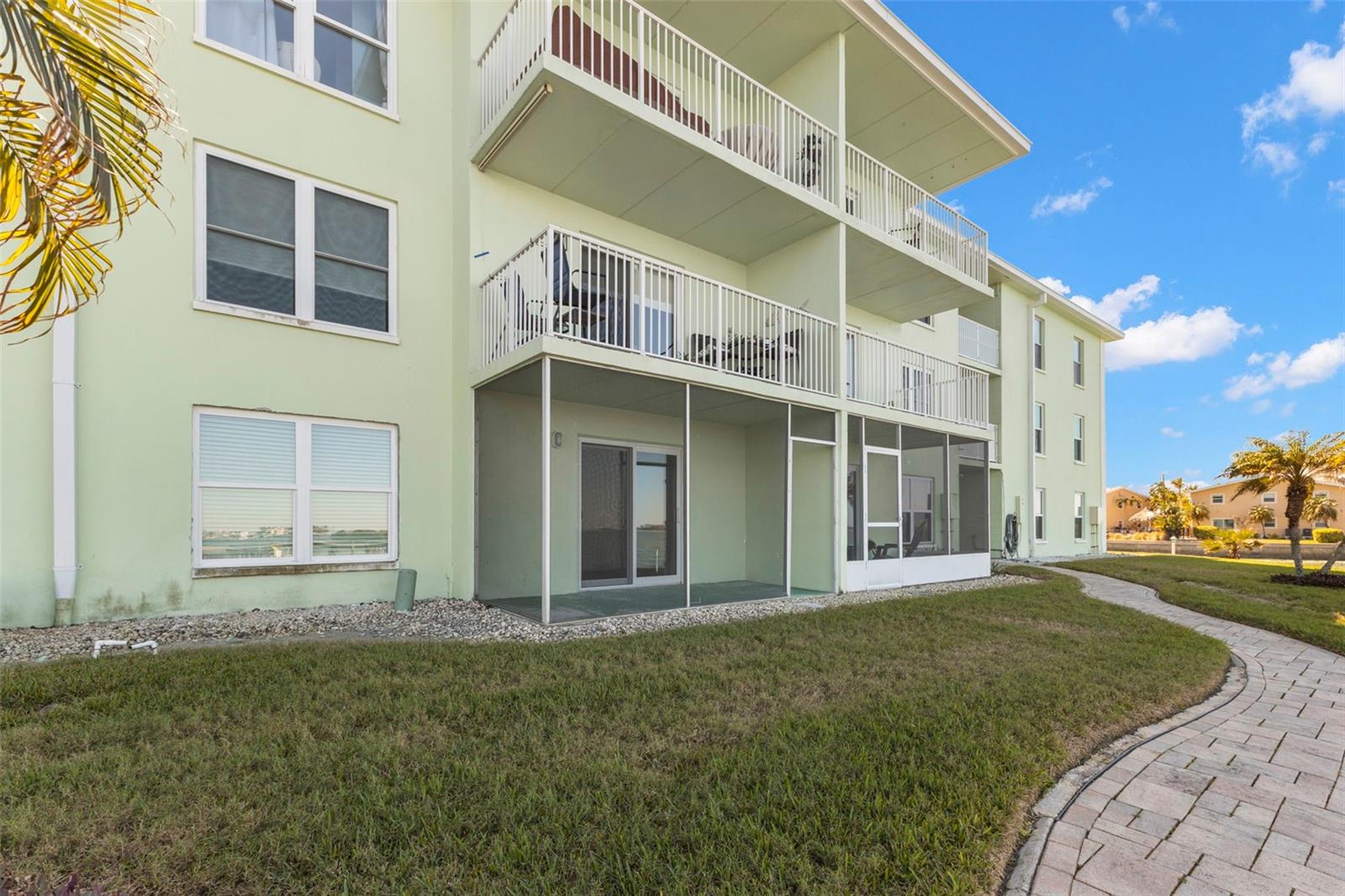 Image 28 of 36 For 464 Paula Drive 118