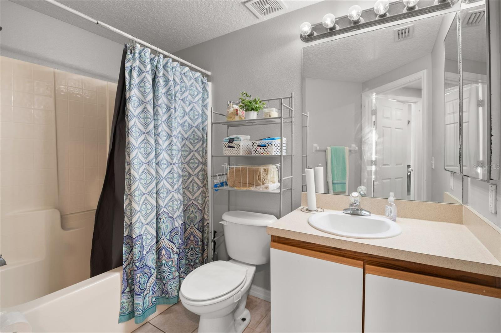 Image 21 of 43 For 9536 Newdale Way 101