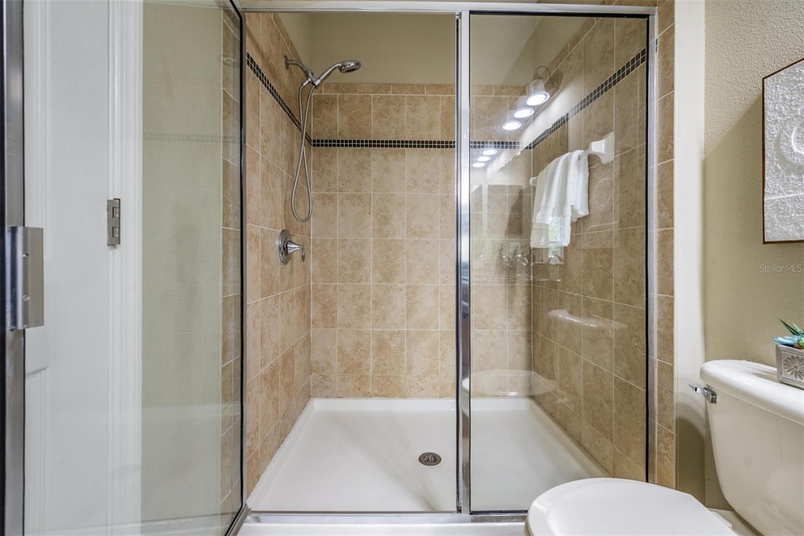 Image 12 of 40 For 12537 Silverdale Street