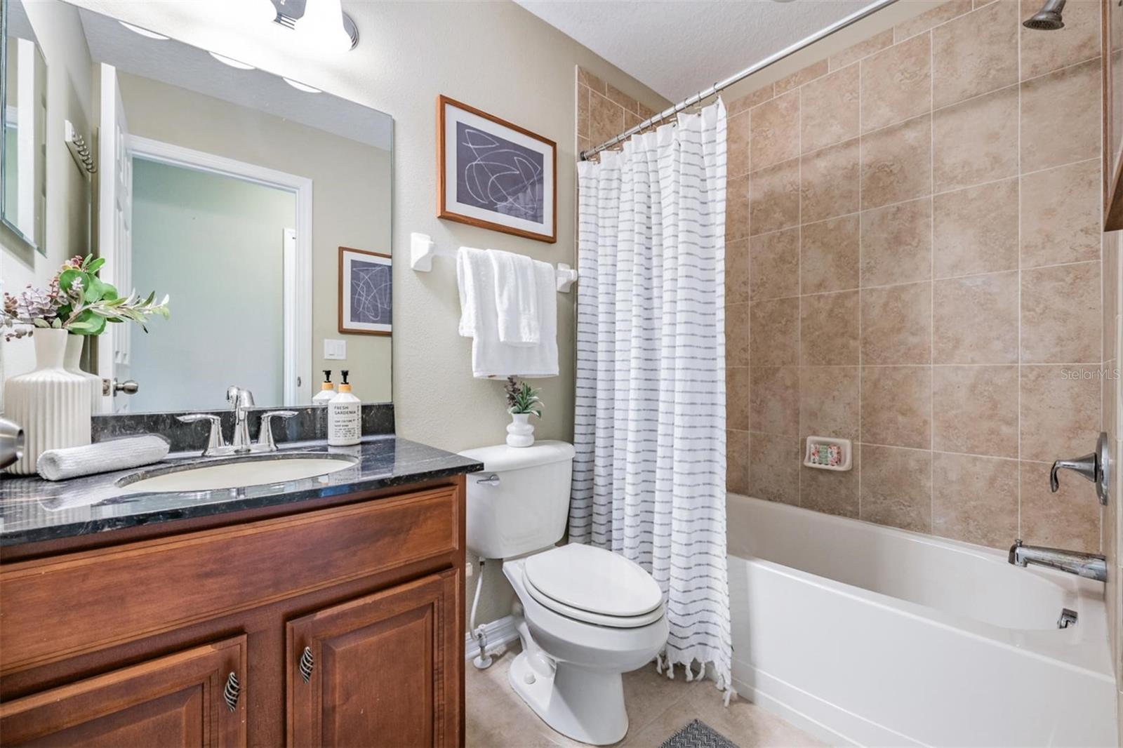 Image 16 of 40 For 12537 Silverdale Street