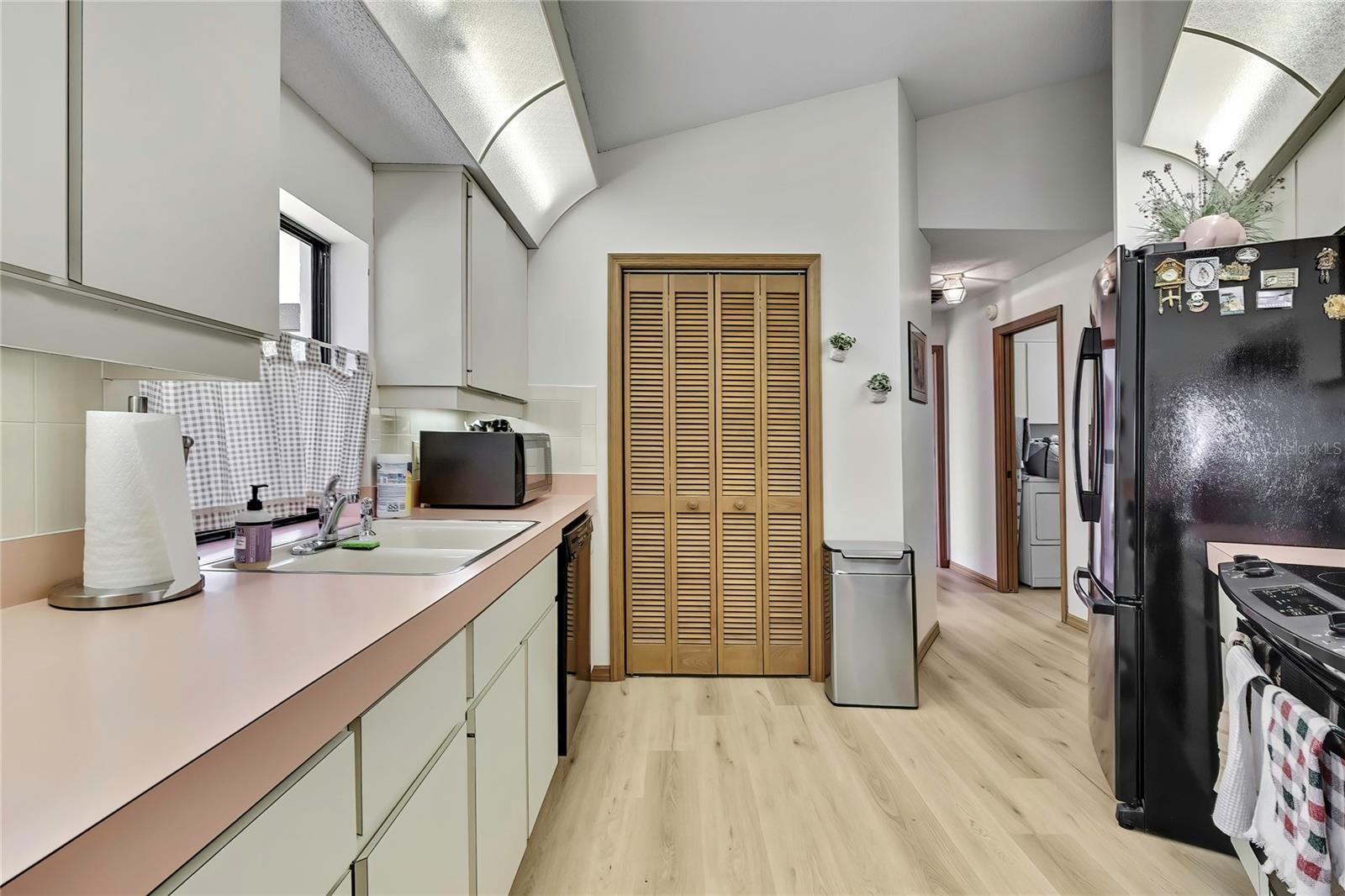 Image 7 of 34 For 2292 Estill Avenue