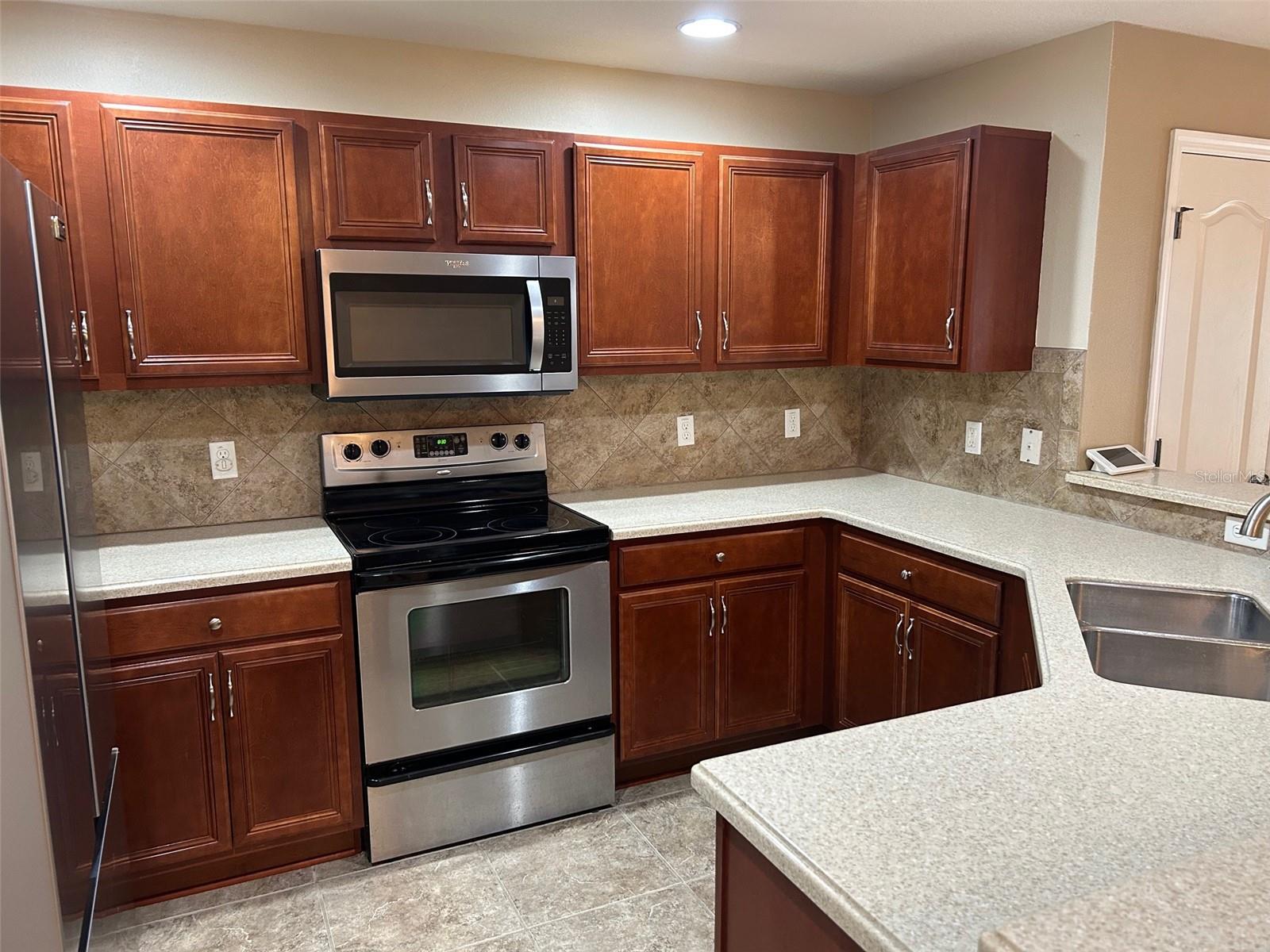 Listing photo id 8 for 4510 Limerick Drive