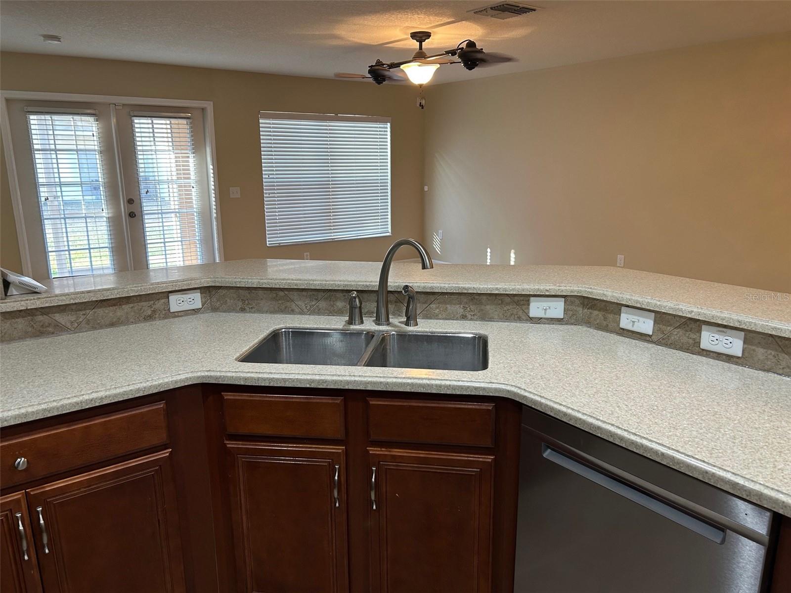 Listing photo id 9 for 4510 Limerick Drive