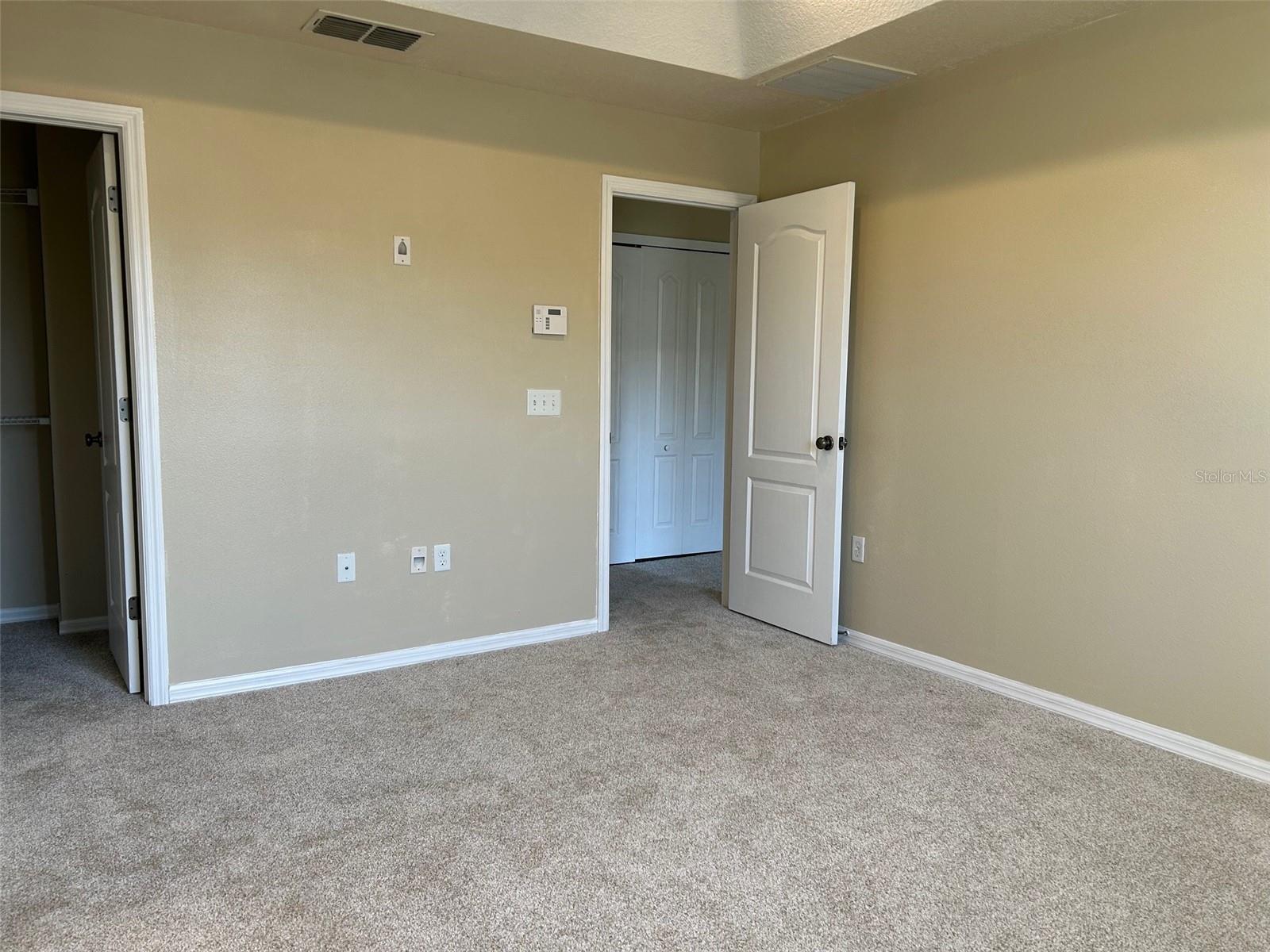 Listing photo id 12 for 4510 Limerick Drive