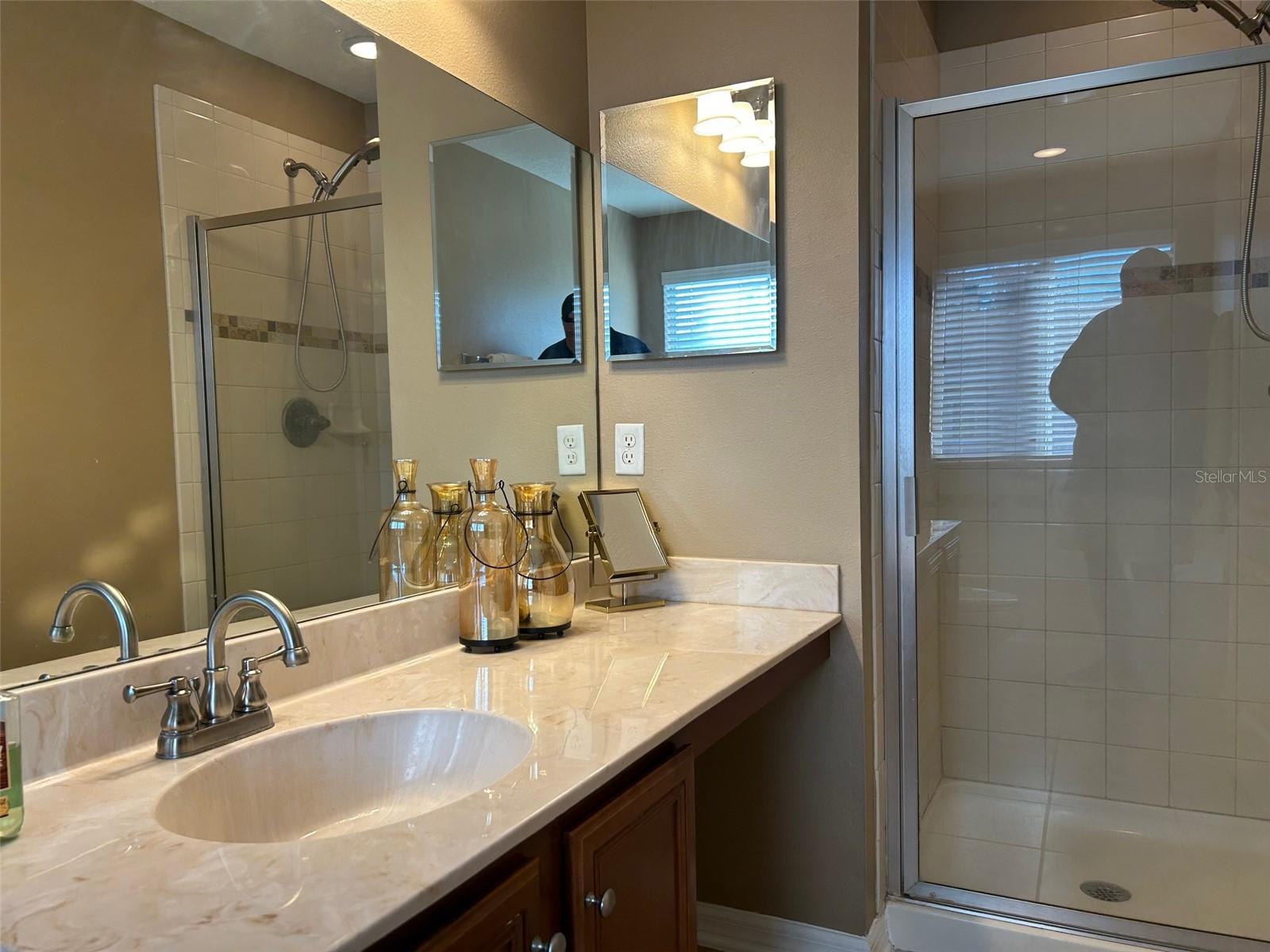 Listing photo id 13 for 4510 Limerick Drive