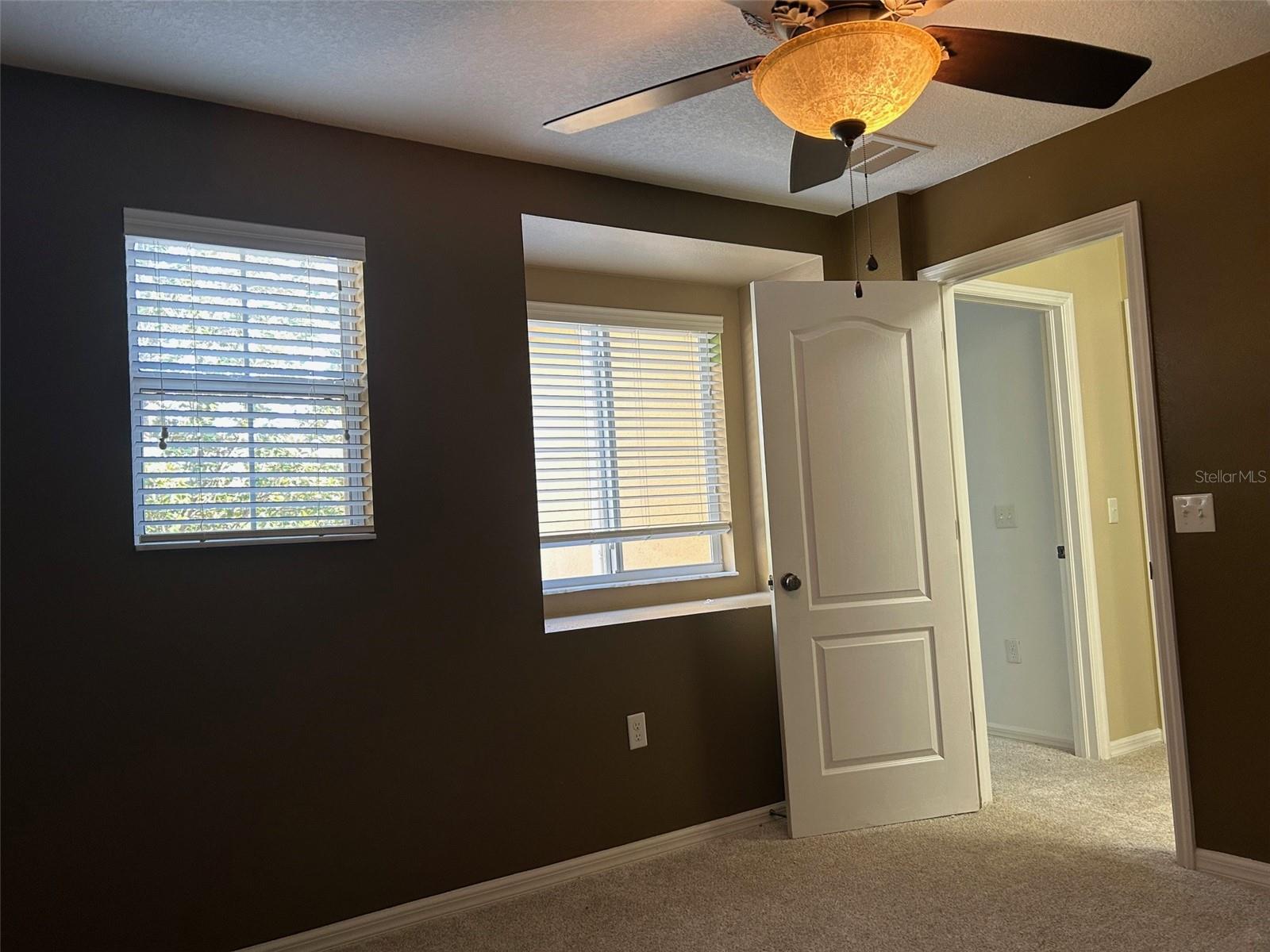 Listing photo id 17 for 4510 Limerick Drive