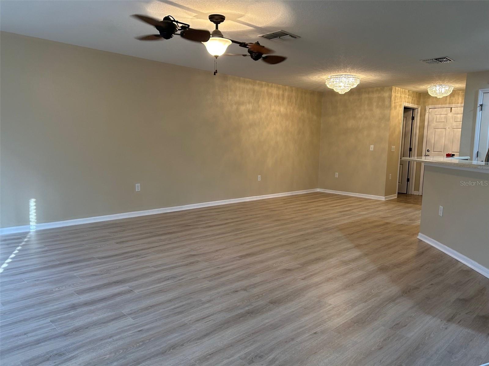 Listing photo id 5 for 4510 Limerick Drive