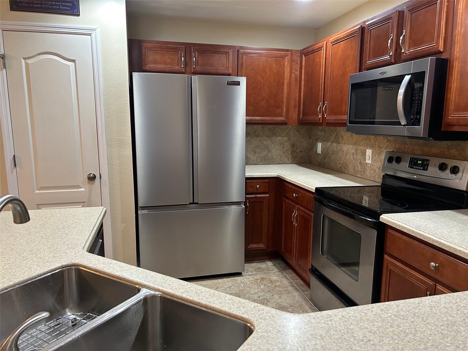 Listing photo id 6 for 4510 Limerick Drive