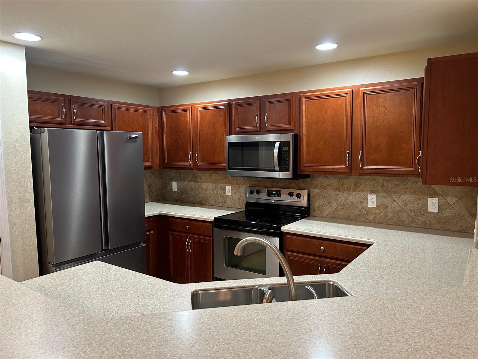 Listing photo id 7 for 4510 Limerick Drive