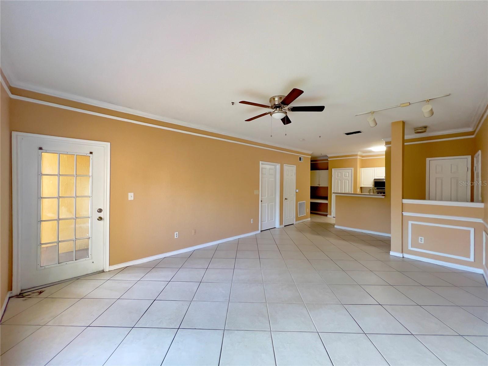 Listing photo id 1 for 4309 Bayside Village Drive 102