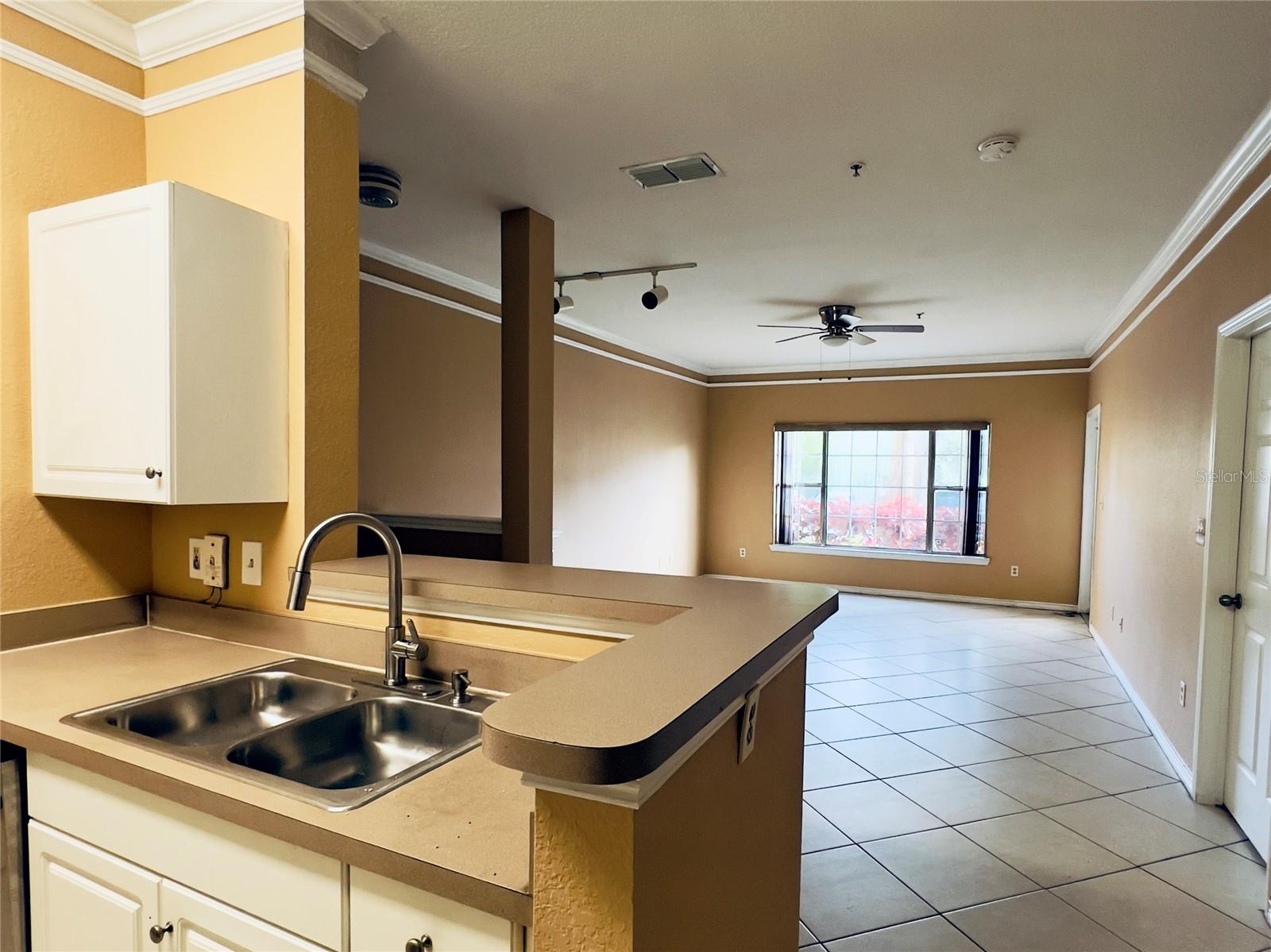 Listing photo id 2 for 4309 Bayside Village Drive 102