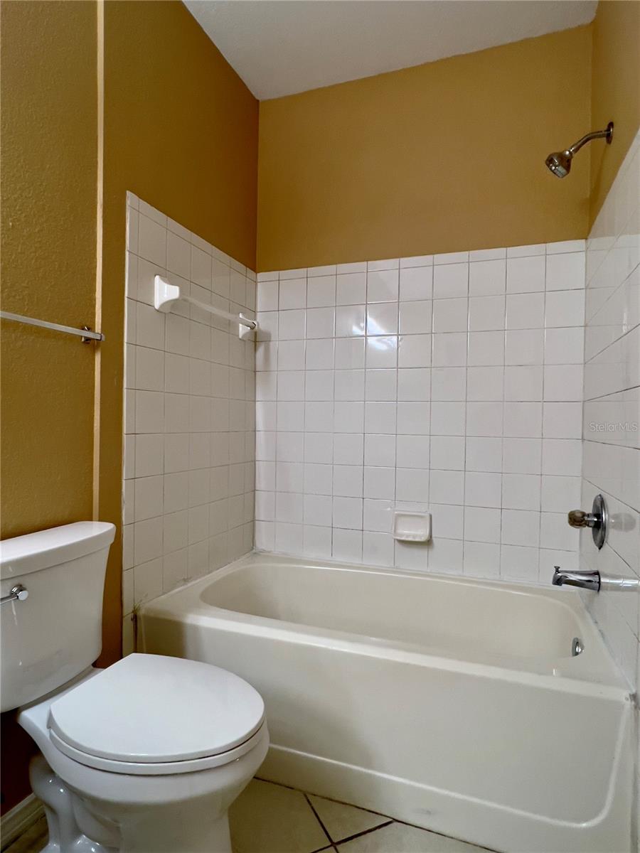 Listing photo id 5 for 4309 Bayside Village Drive 102