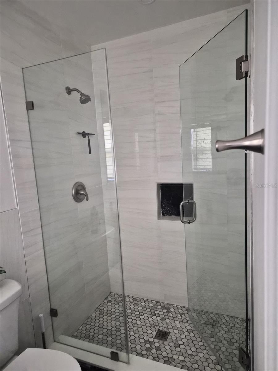 Image 6 of 13 For 709 Debra Lynne Drive