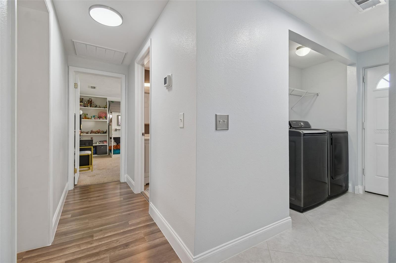 Listing photo id 10 for 407 Pevetty Drive