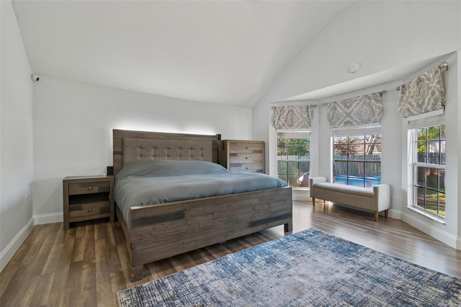 Listing photo id 12 for 407 Pevetty Drive