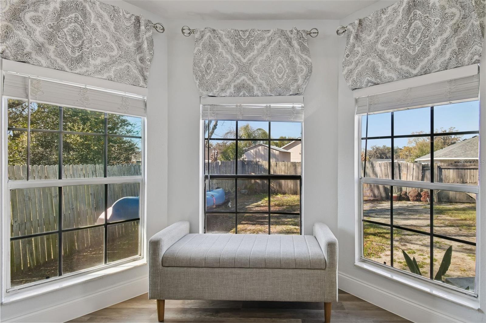 Listing photo id 14 for 407 Pevetty Drive