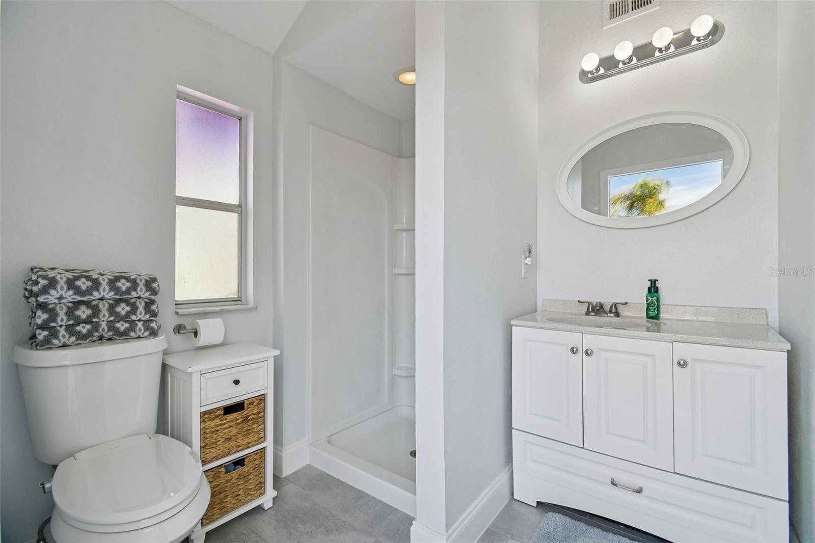 Listing photo id 15 for 407 Pevetty Drive