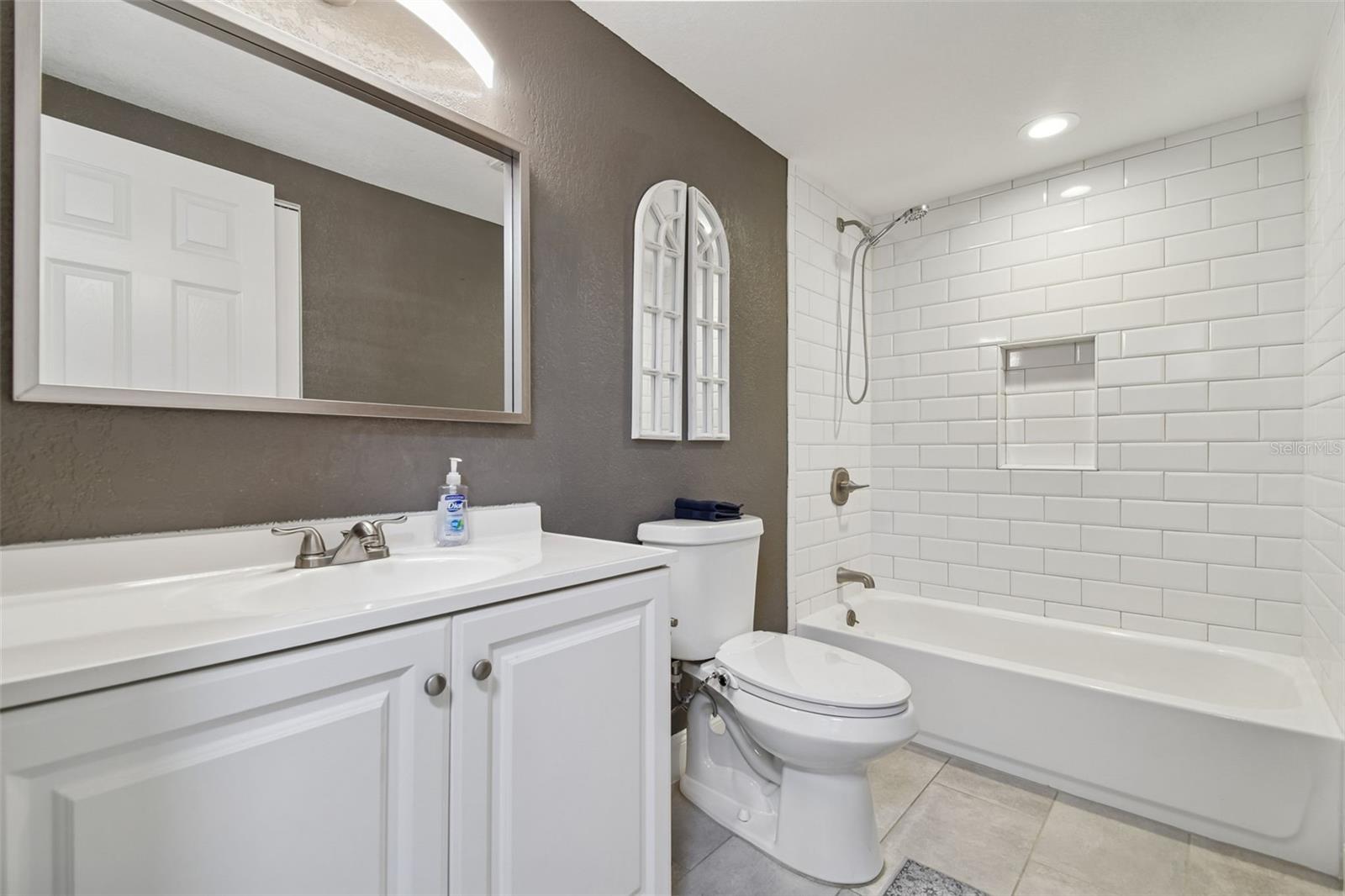 Listing photo id 21 for 407 Pevetty Drive