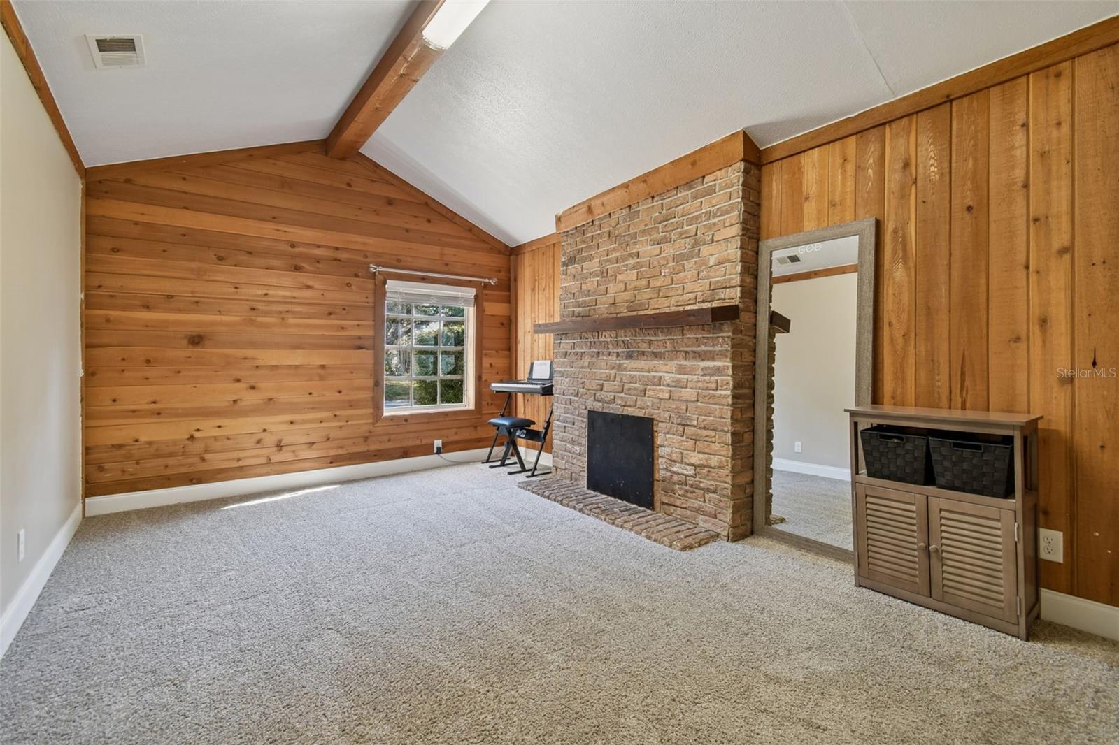 Listing photo id 24 for 407 Pevetty Drive