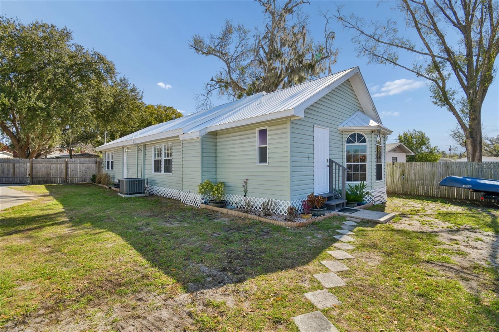 Listing photo id 27 for 407 Pevetty Drive