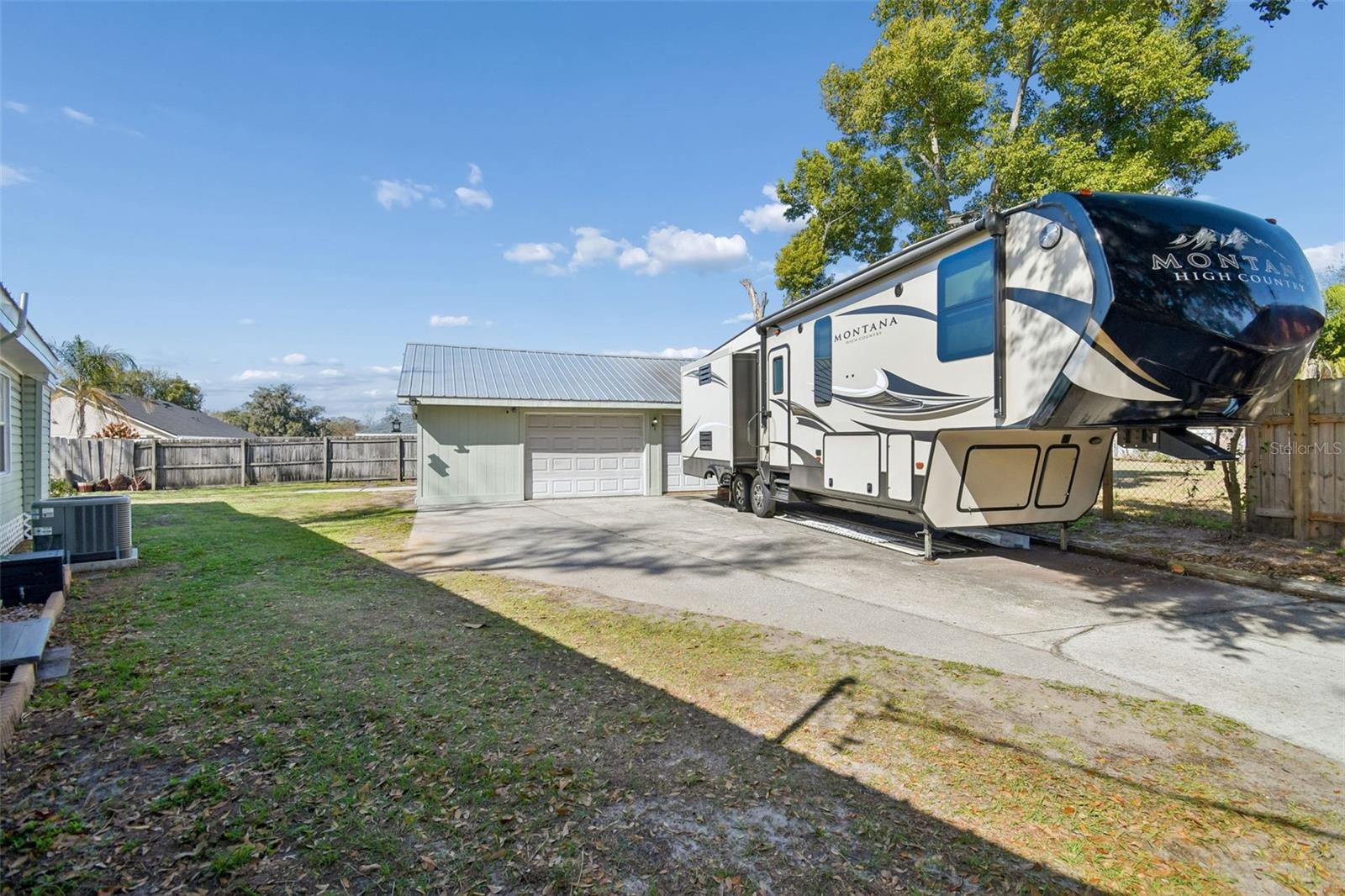 Listing photo id 29 for 407 Pevetty Drive