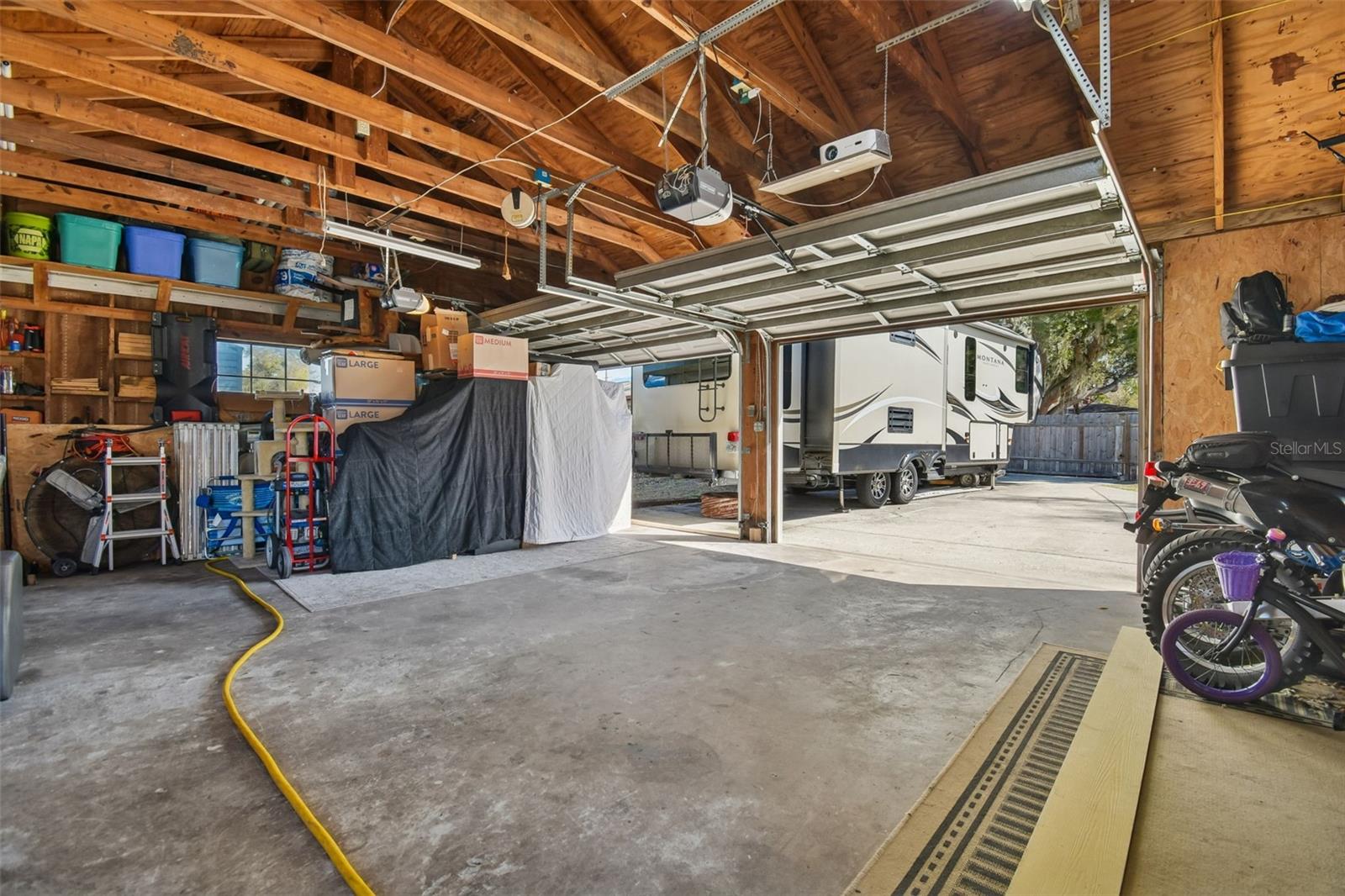 Listing photo id 30 for 407 Pevetty Drive