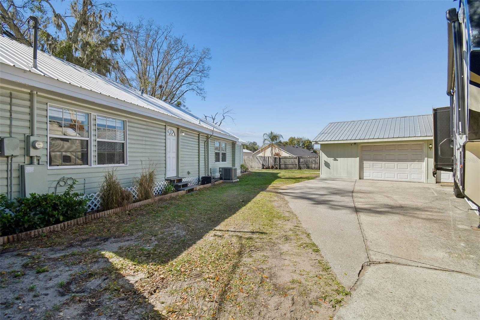 Listing photo id 32 for 407 Pevetty Drive