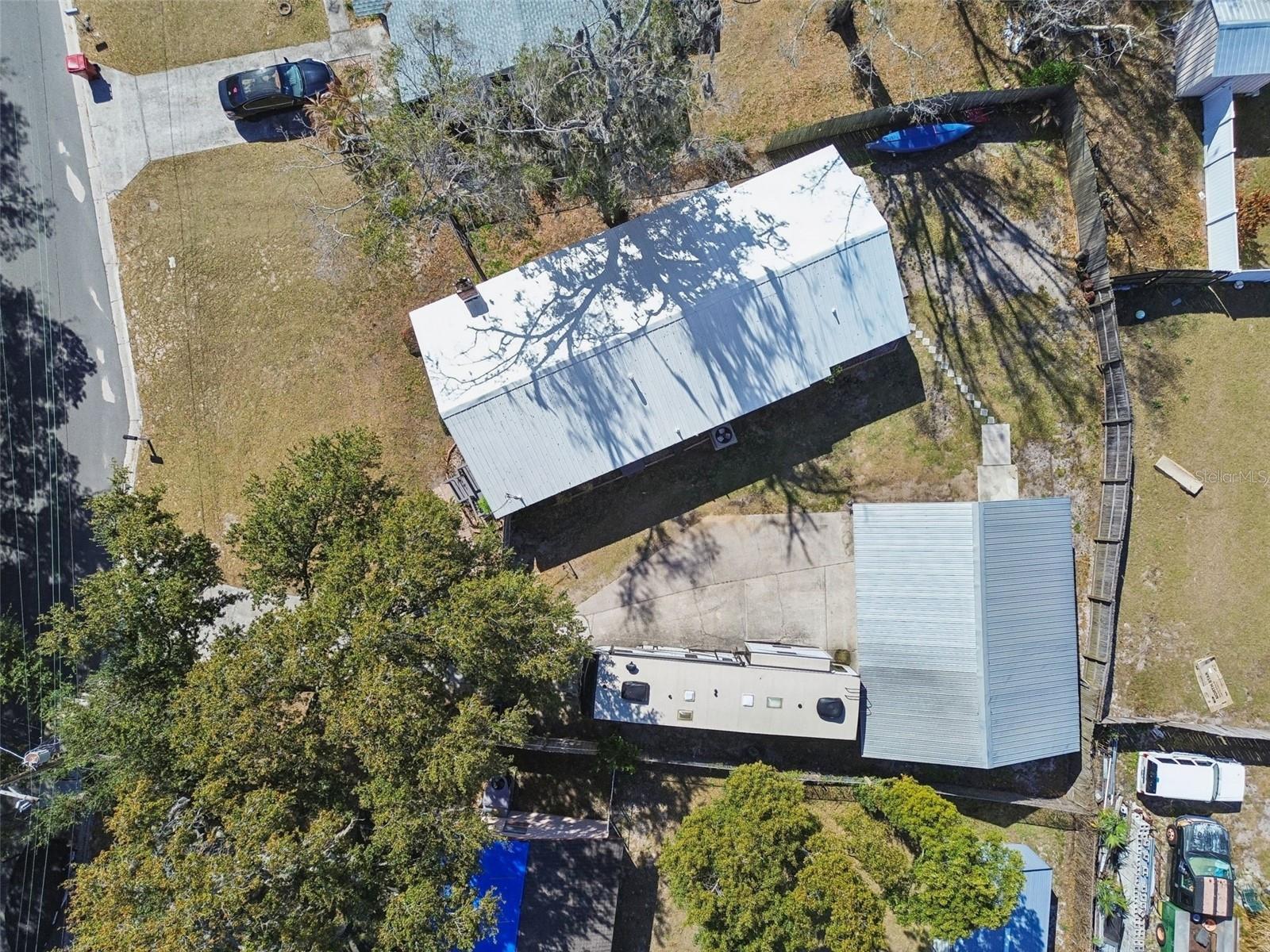 Listing photo id 35 for 407 Pevetty Drive