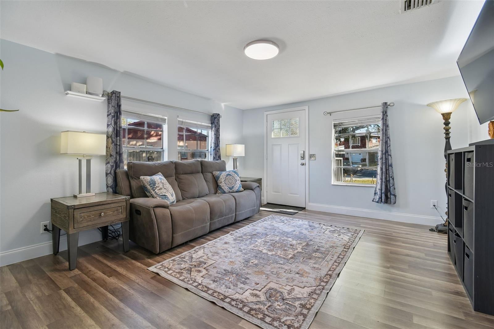 Listing photo id 6 for 407 Pevetty Drive