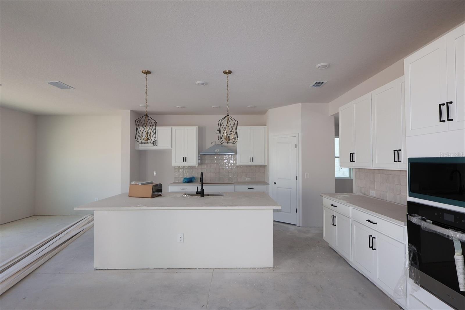 Image 6 of 15 For 15235 Eastlyn Drive