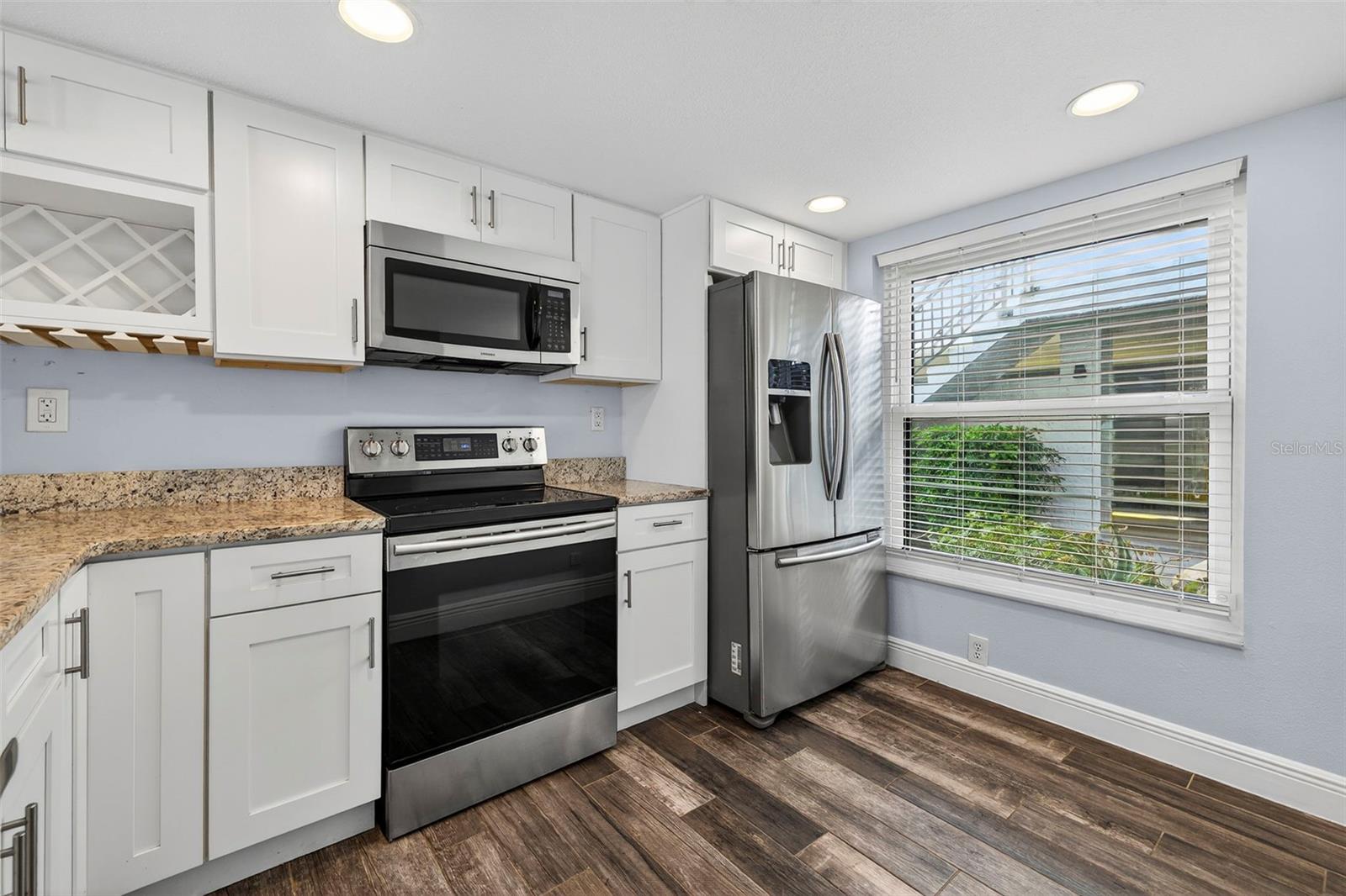 Image 11 of 37 For 6210 Sun Boulevard 112