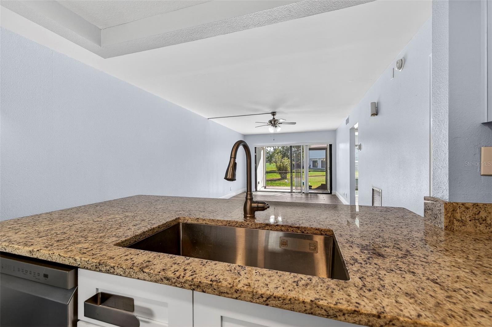 Image 13 of 37 For 6210 Sun Boulevard 112