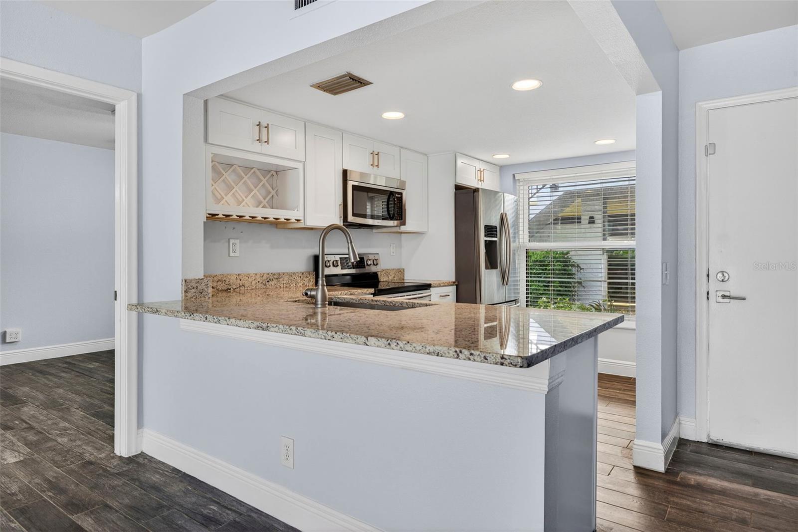 Image 14 of 37 For 6210 Sun Boulevard 112