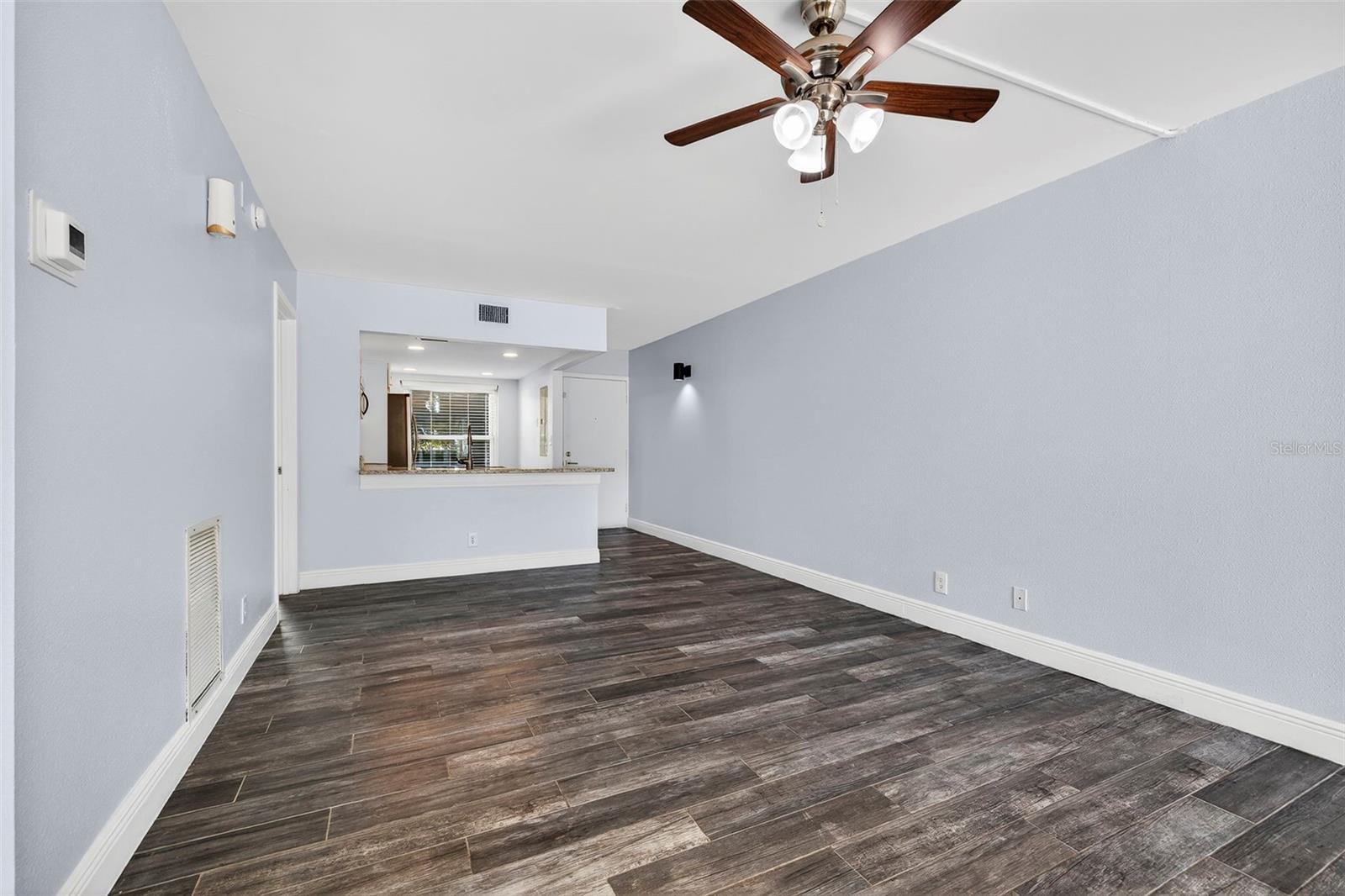 Image 15 of 37 For 6210 Sun Boulevard 112