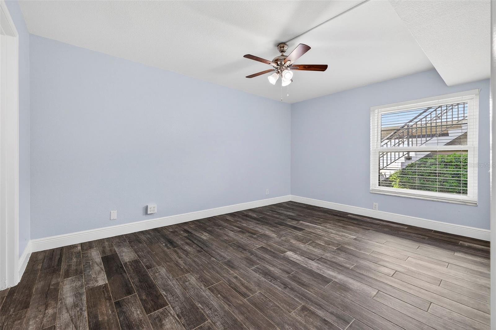 Image 21 of 37 For 6210 Sun Boulevard 112