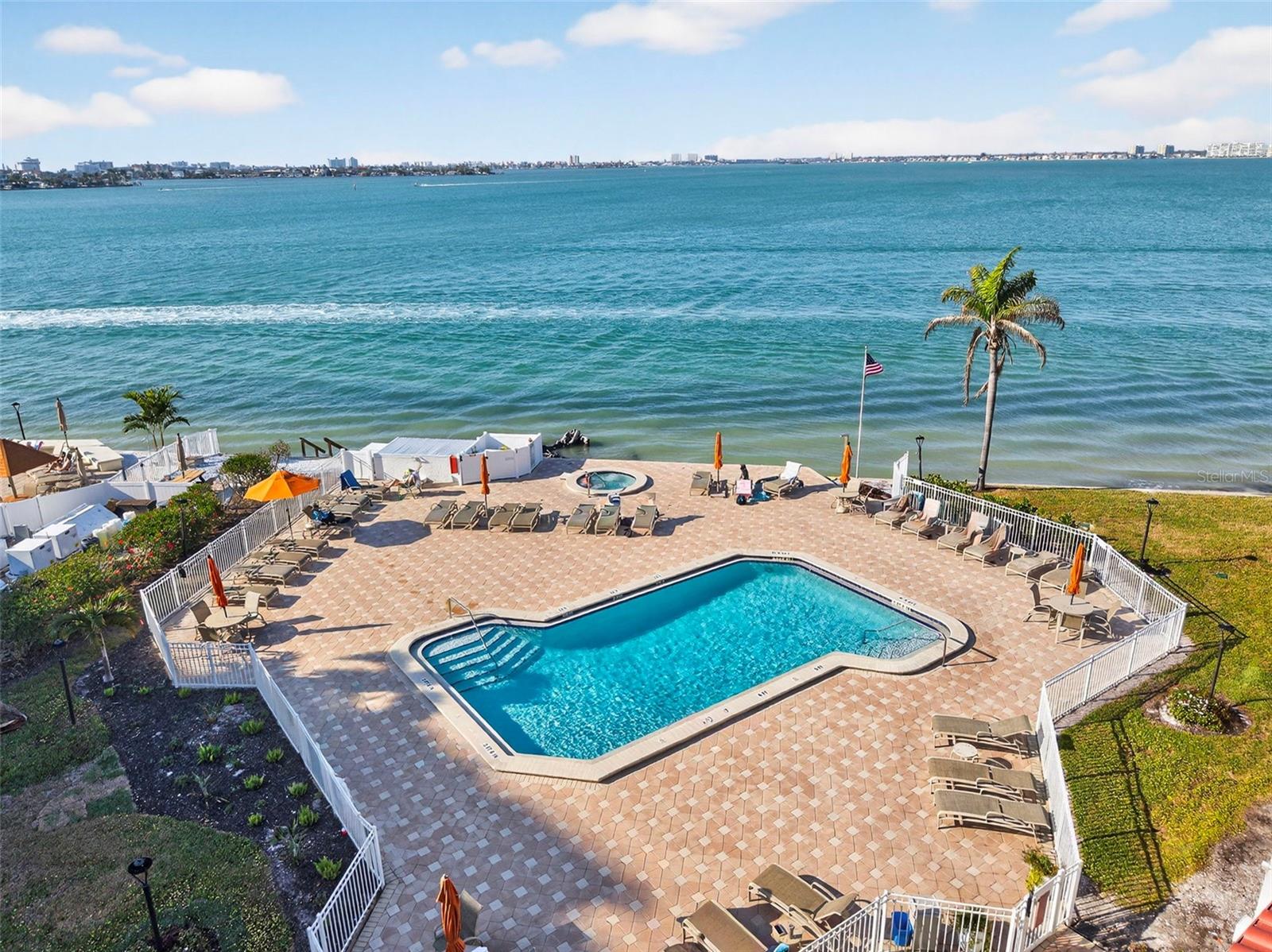 Image 31 of 37 For 6210 Sun Boulevard 112