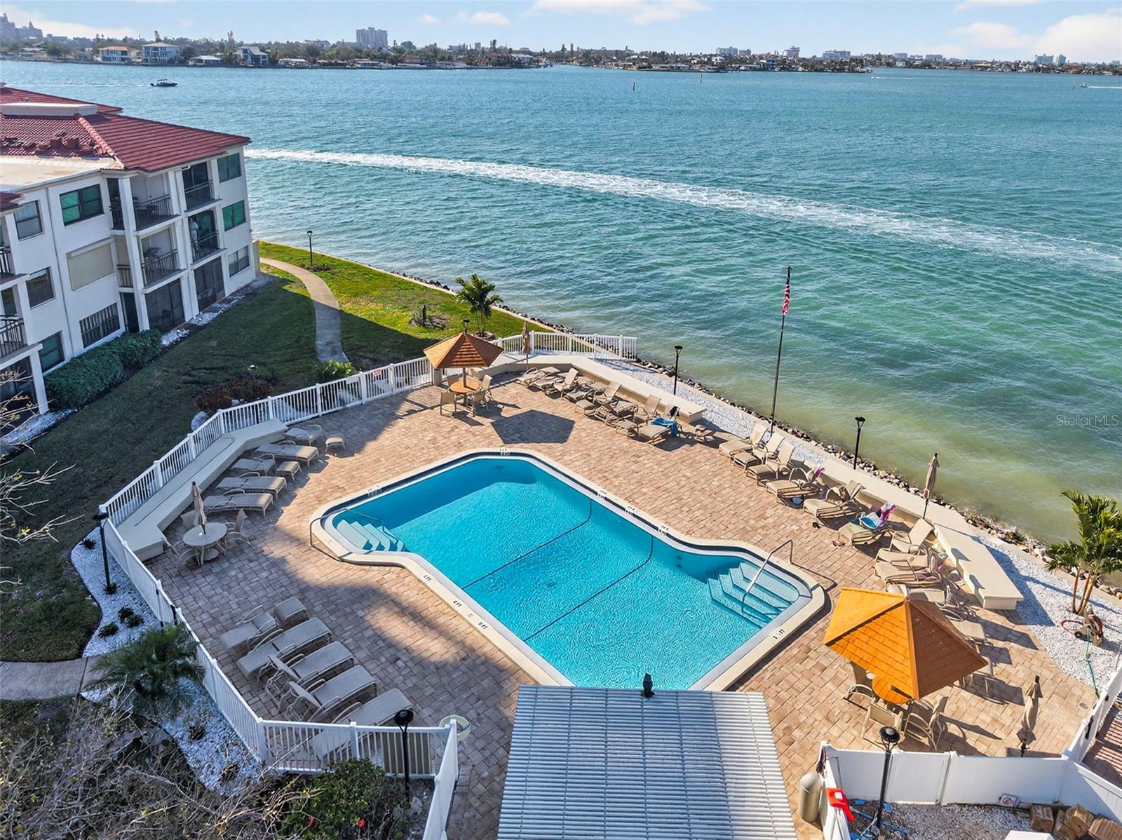 Image 32 of 37 For 6210 Sun Boulevard 112